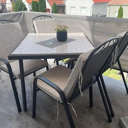 Margaret شقة Balatonkeresztúr