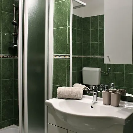 Margaret Apartment *